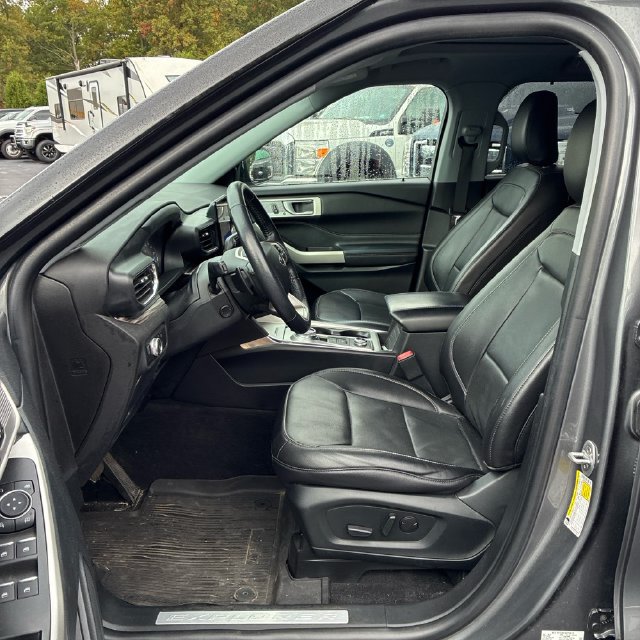 Used 2021 Ford Explorer Limited w/ Equipment Group 301A AWD/4WD image 9