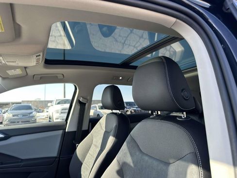 Used 2022 Volkswagen Taos SE w/ Panoramic Sunroof Package image 23