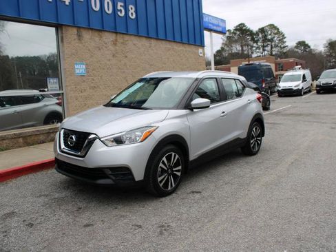 Used 2019 Nissan Kicks SV image 3