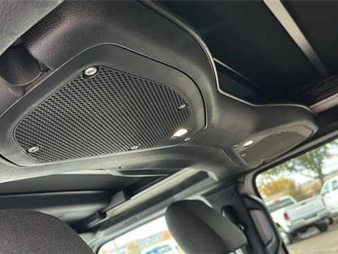 Used 2024 Jeep Wrangler Unlimited image 25