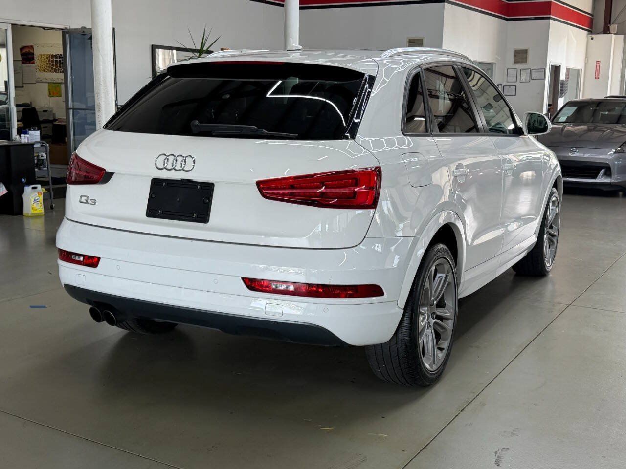 Used 2018 Audi Q3 2.0T Premium w/ Convenience Package FWD image 2