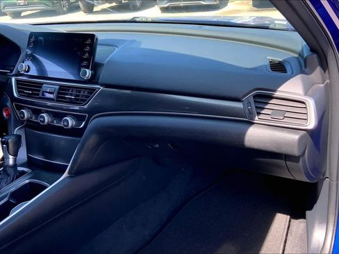 Used 2018 Honda Accord Sport image 18
