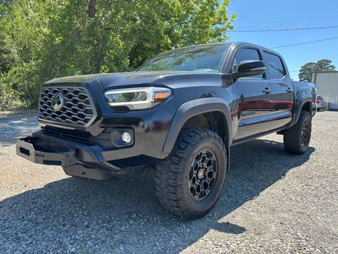 Used 2022 Toyota Tacoma TRD Off-Road AWD/4WD image 3