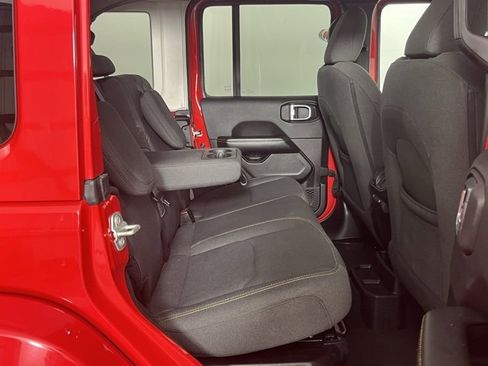 Used 2024 Jeep Wrangler Unlimited Sahara image 27