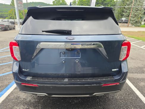 Used 2020 Ford Explorer XLT w/ Equipment Group 202A AWD/4WD image 4