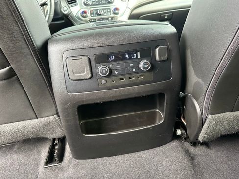 Used 2019 GMC Yukon SLT w/ Premium Edition AWD/4WD image 37