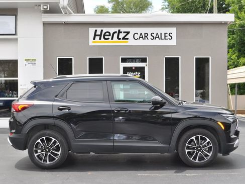 Used 2024 Chevrolet TrailBlazer LT FWD image 2
