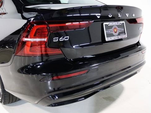 Used 2025 Volvo S60 B5 Core image 27