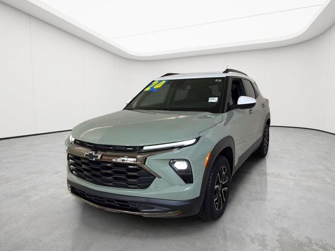 Used 2024 Chevrolet TrailBlazer ACTIV w/ Convenience Package AWD/4WD image 3