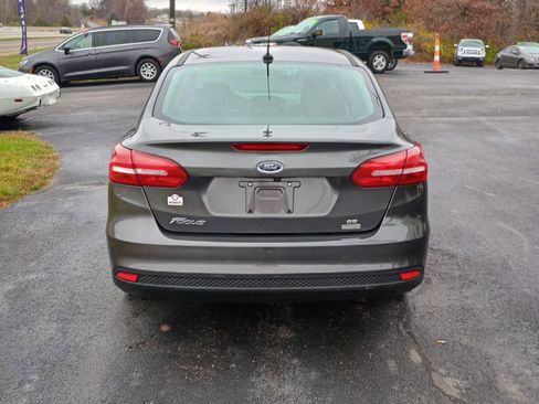Used 2017 Ford Focus SE image 4