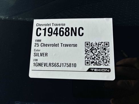 Certified 2025 Chevrolet Traverse RS image 35