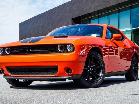 Used 2018 Dodge Challenger SXT w/ Blacktop Package RWD image 1