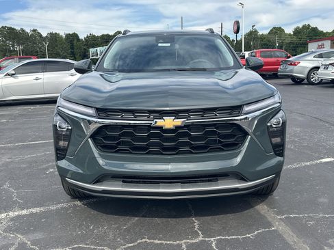 New 2026 Chevrolet Trax LT w/ LT Convenience Package FWD image 3