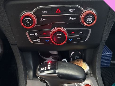 Used 2021 Dodge Charger SXT image 13