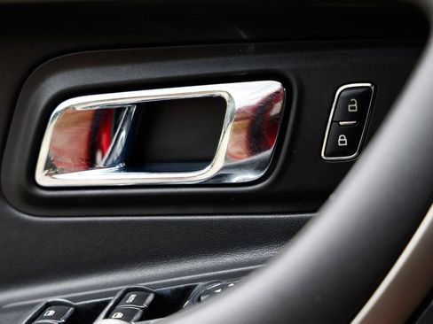 Used 2013 Ford Taurus SEL FWD image 34