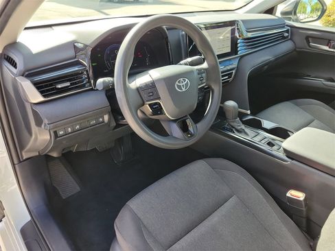 Used 2025 Toyota Camry LE image 16