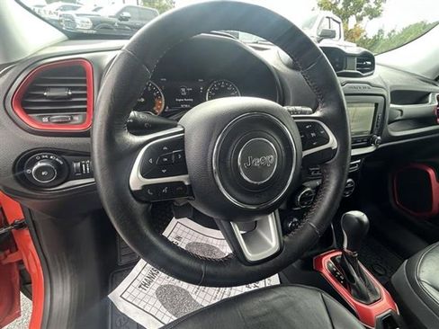 Used 2016 Jeep Renegade Trailhawk w/ Premium Trailhawk Package image 8