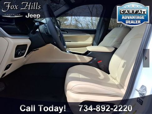 Used 2023 Jeep Grand Cherokee Limited w/ Trailer Tow Prep Group (B) image 15