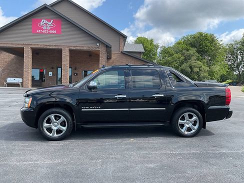 Used 2013 Chevrolet Avalanche LTZ AWD/4WD image 2