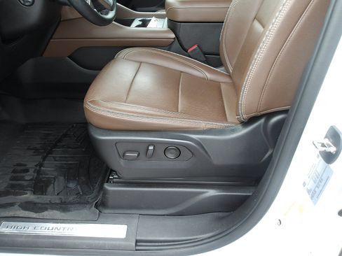 Used 2023 Chevrolet Suburban High Country AWD/4WD image 12