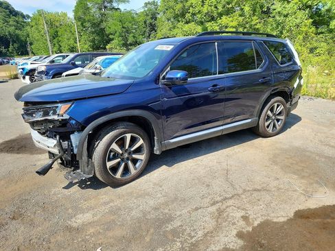 Used 2025 Honda Pilot Touring image 3