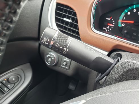 Used 2016 Chevrolet Traverse LT image 18