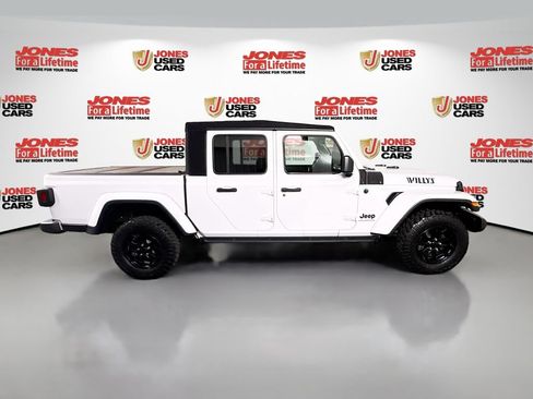 Used 2023 Jeep Gladiator Sport AWD/4WD image 17