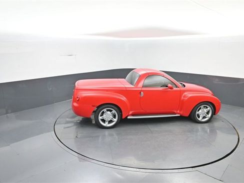 Used 2004 Chevrolet SSR w/ Preferred Equipment Group image 25