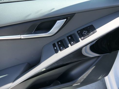 Used 2025 Kia Niro EX FWD image 13