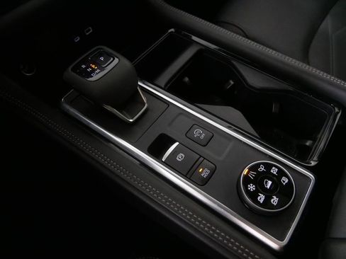 Used 2024 Nissan Pathfinder Platinum w/ Black Appearance Package image 26