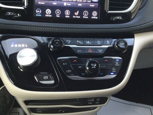 Used 2020 Chrysler Pacifica Limited w/ Advanced Safetytec Group image 15