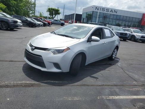 Used 2016 Toyota Corolla LE FWD image 2