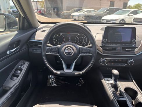Used 2025 Nissan Altima 2.5 SV FWD image 34