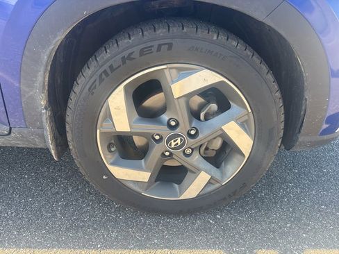 Used 2022 Hyundai Venue Limited w/ Cargo Package FWD image 9