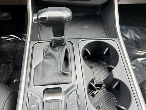 Used 2025 Kia Carnival FWD image 17