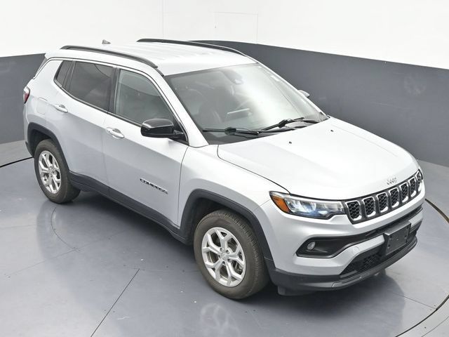 Used 2024 Jeep Compass Latitude AWD/4WD image 30