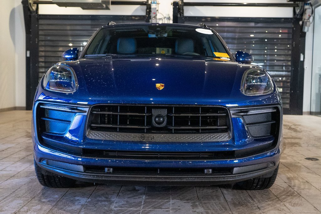Certified 2025 Porsche Macan AWD/4WD image 6