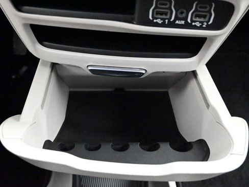 Used 2024 Chrysler Voyager LX FWD image 25