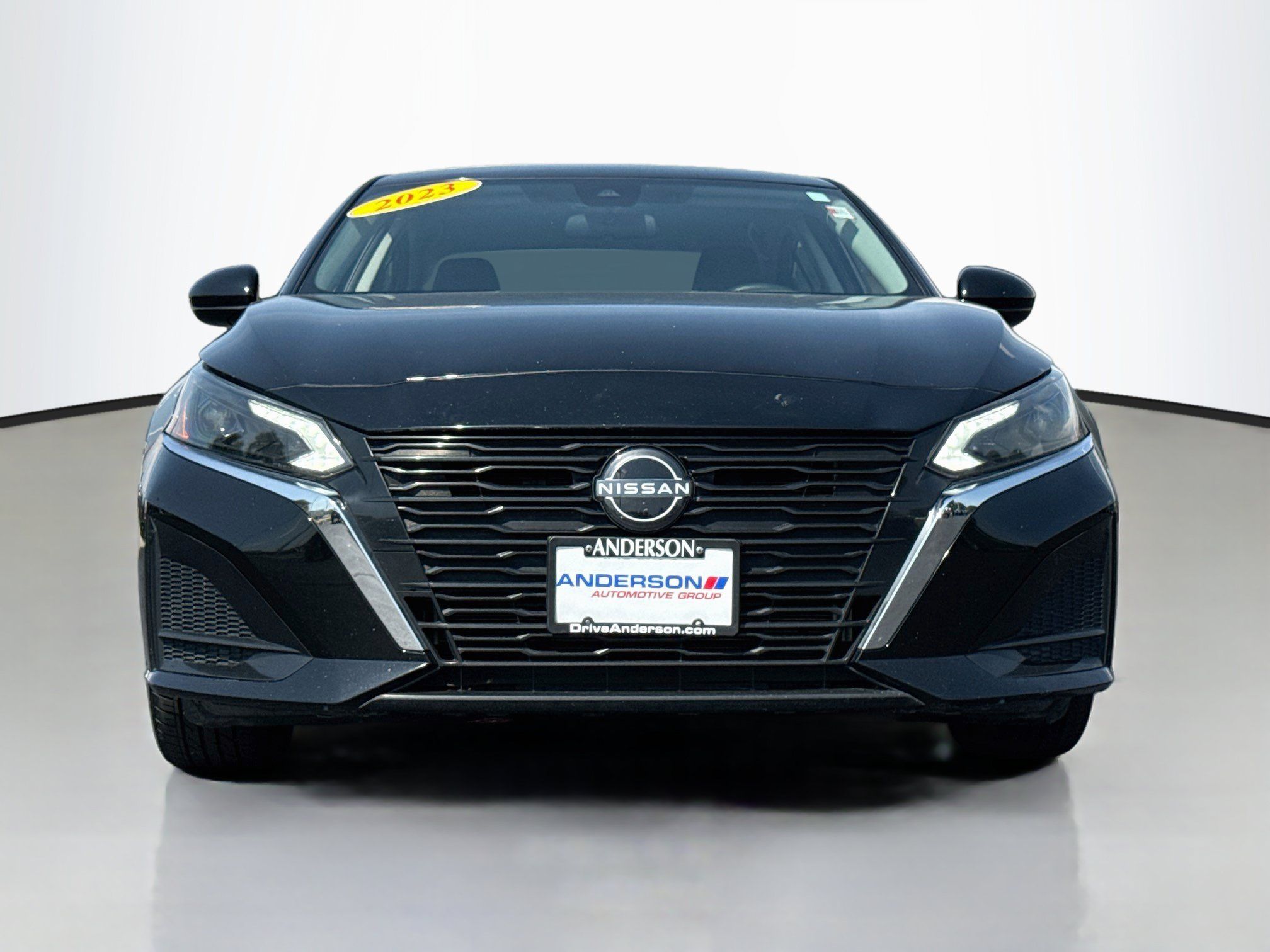 Used 2023 Nissan Altima 2.5 SV FWD image 2