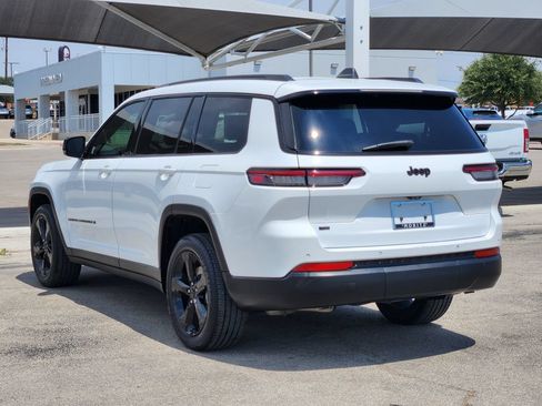 Used 2021 Jeep Grand Cherokee L Laredo RWD image 7