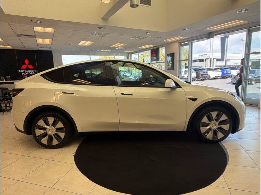 Used 2022 Tesla Model Y Long Range AWD/4WD image 4