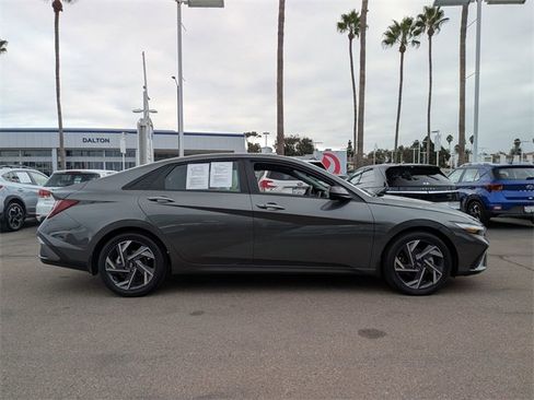 Used 2025 Hyundai Elantra Sport image 5
