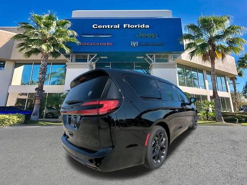 New 2026 Chrysler Pacifica Select w/ S Appearance Package image 5