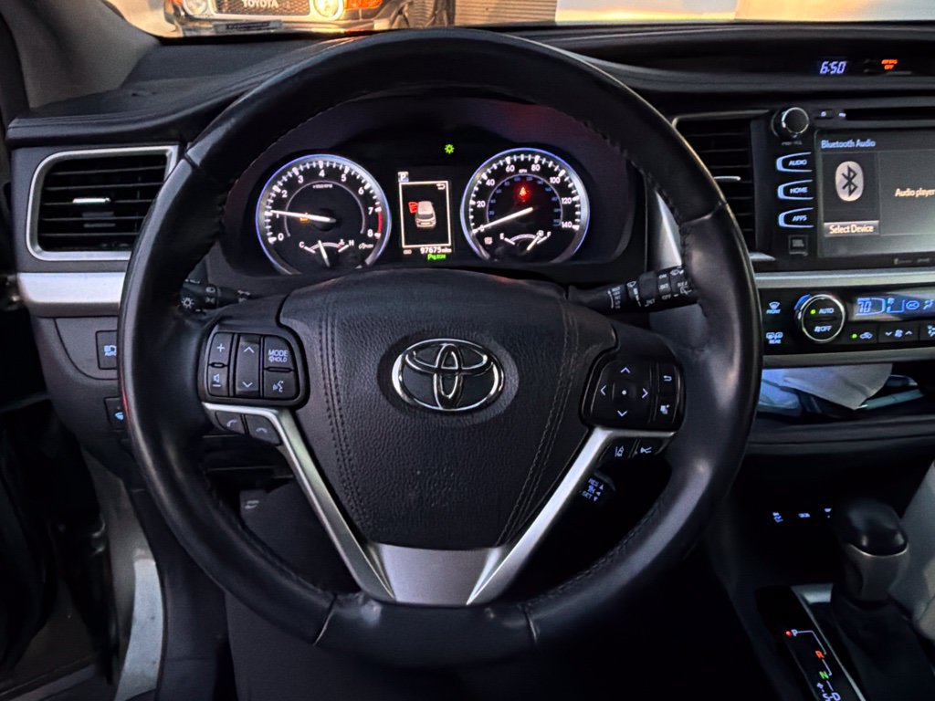 Used 2017 Toyota Highlander Limited AWD/4WD image 7