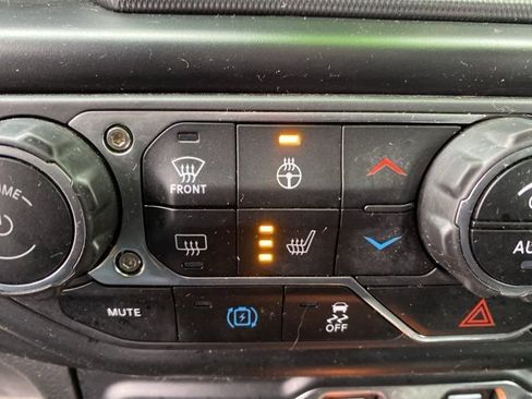 Used 2021 Jeep Wrangler Unlimited Sahara w/ Cold Weather Group image 27