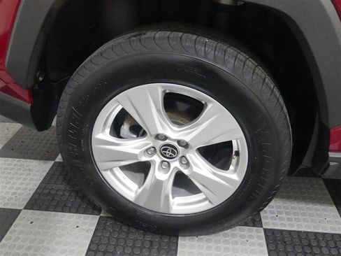 Used 2021 Toyota RAV4 XLE AWD/4WD image 17