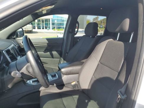 Used 2018 Jeep Grand Cherokee Laredo AWD/4WD image 5