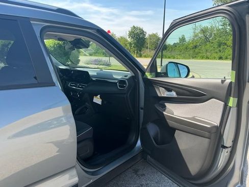 New 2026 Chevrolet TrailBlazer LT w/ Convenience Package AWD/4WD image 17