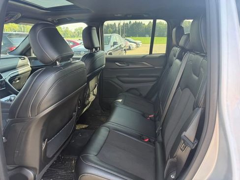 Used 2024 Jeep Grand Cherokee Altitude AWD/4WD image 6