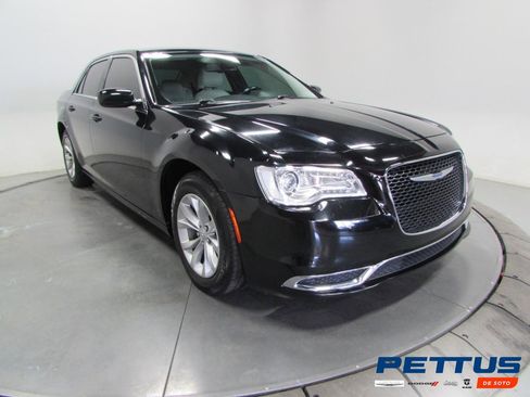 Used 2020 Chrysler 300 Touring image 1
